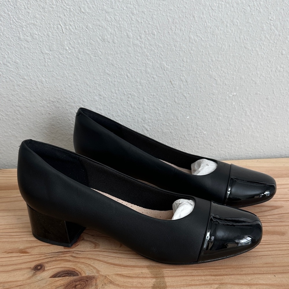 Clarks Marilyn Sara Womens Cap Closed Toe Flat Heel Pumps